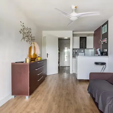 Studio Climatise, Parking Prive, 6 Mn Plage, Cozy Design *